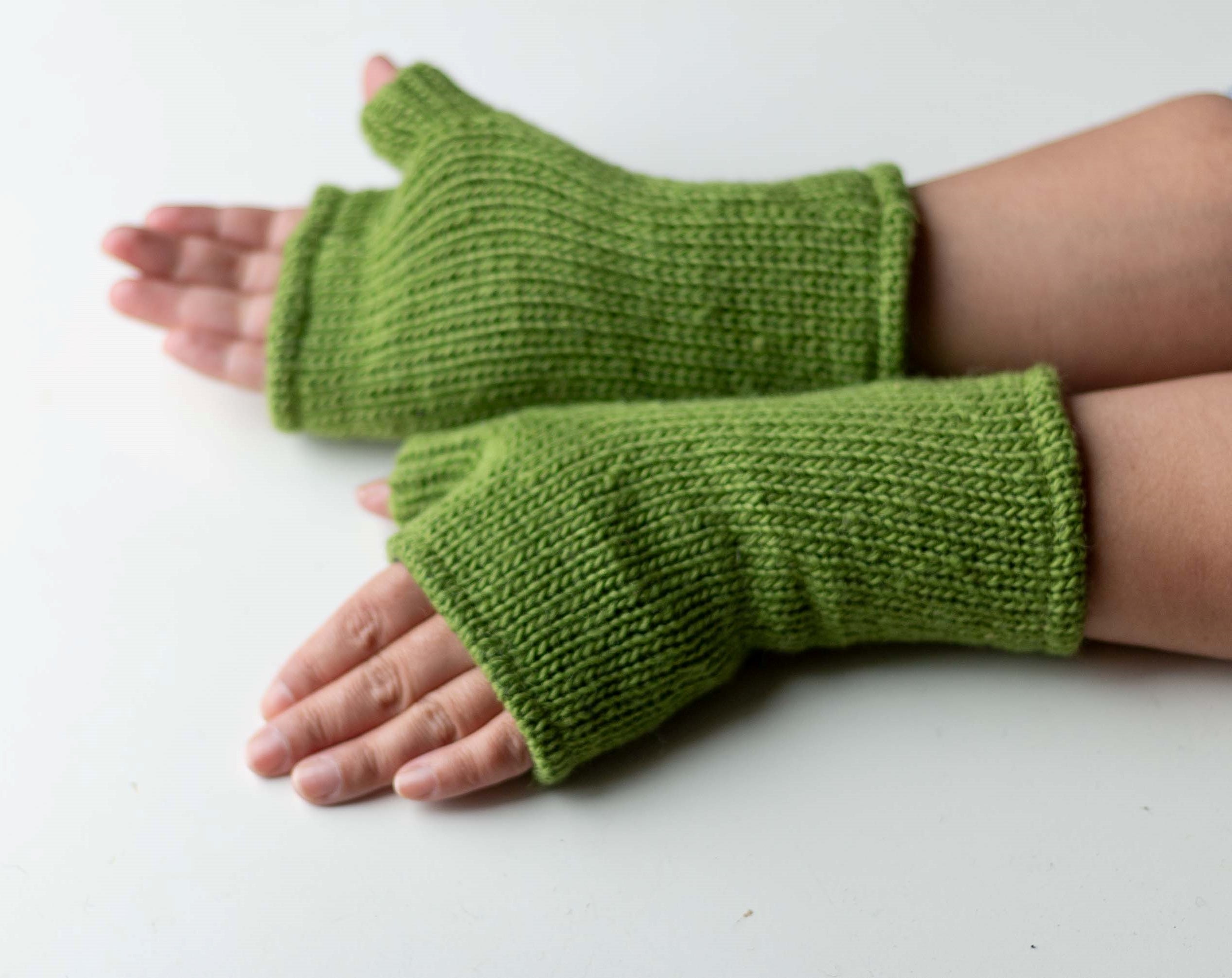 Fingerless gloves- Green